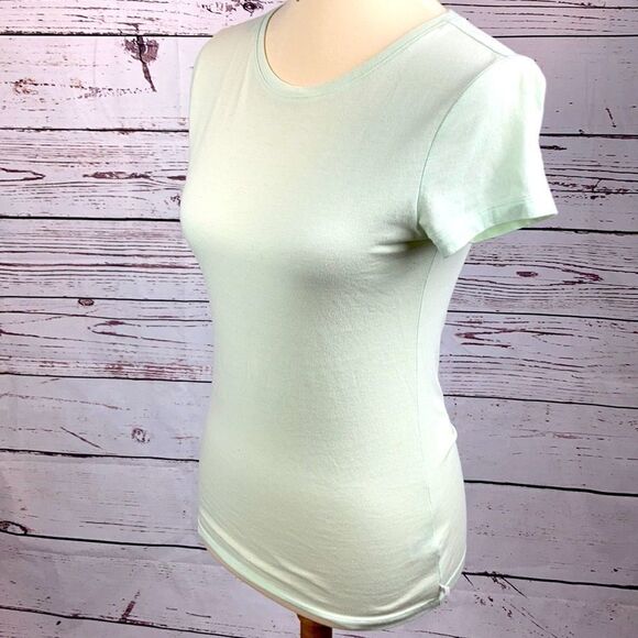 Victoria’s Secret Green Short Sleeve Tee - Picture 2 of 3